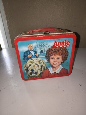Annie Vintage Red Metal Lunchbox - Annie Artwork
